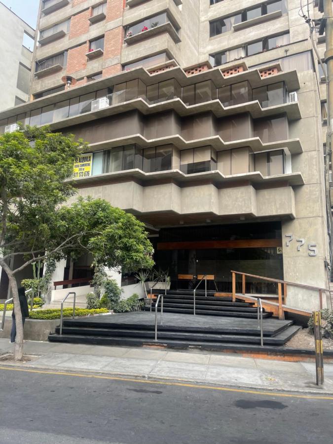 Departamento De Estreno Centro De Mirafores Lima Exterior photo